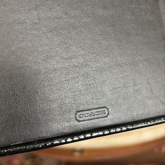 Coach Julia Op Art C Monogram iPad 2 Case - Black Patent Leather Mint Condition - Picture 8 of 11